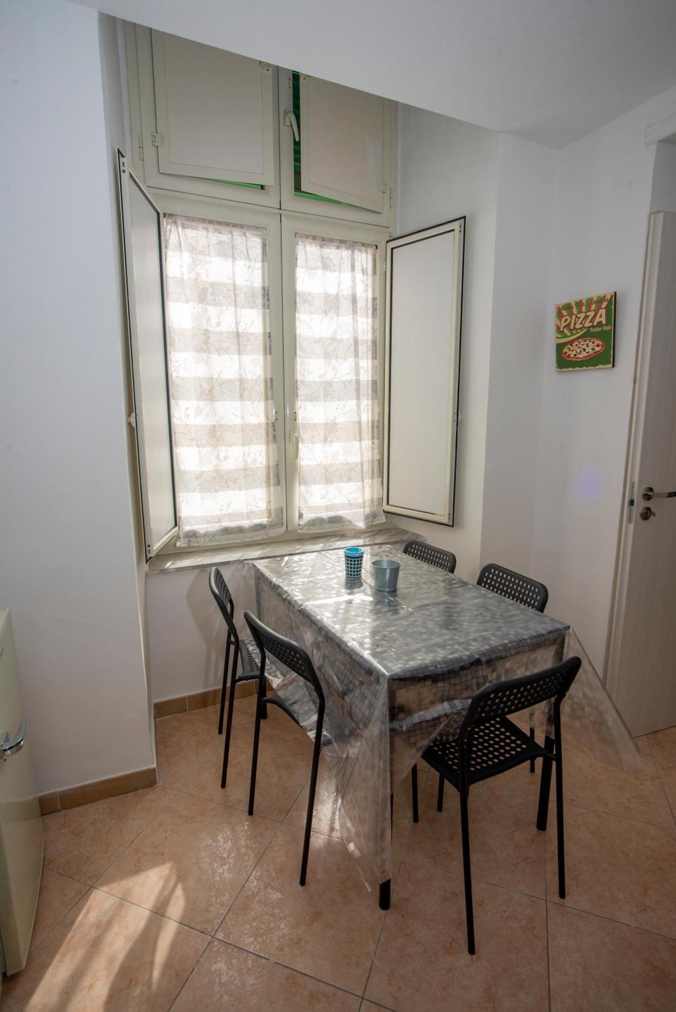 Na City Rooms Naples Exterior photo